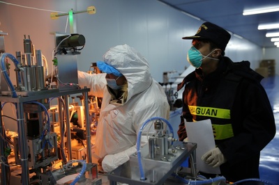 阿拉山口海關(guān)助力新疆首家綜保區(qū)內(nèi)口罩生產(chǎn)企業(yè)順利投產(chǎn)，暢通貨物進出口通道